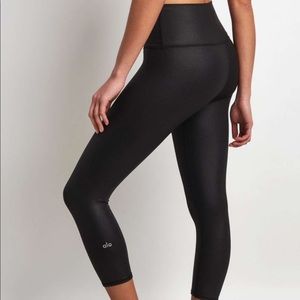 Alo Yoga High Waist Airbrush Capri Glossy Legging